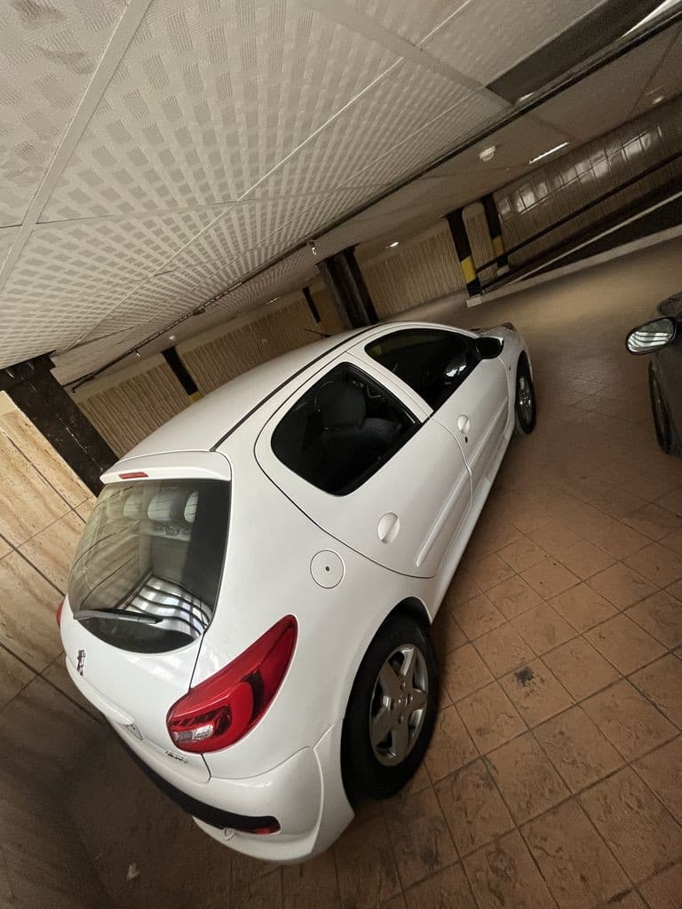 207 مدل ۹۹ فرمان برقی - Image 1