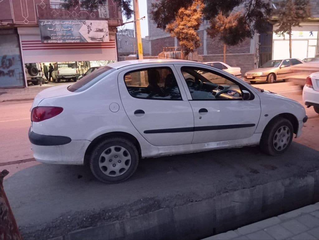 پژو 206sdV8 - Image 1