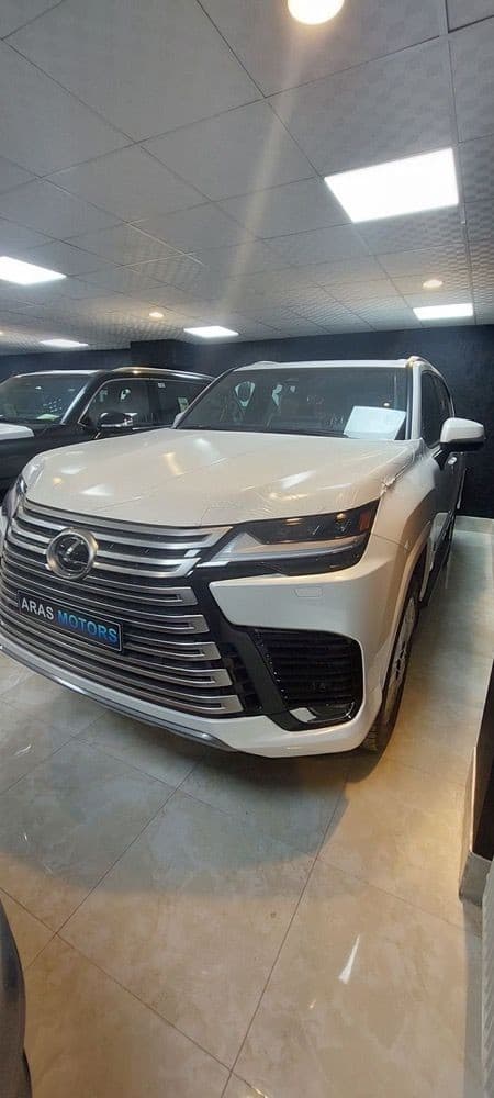 لکسوس ال ایکس ۶۰۰ فول ۷ نفره مدل 2025 - Image 1