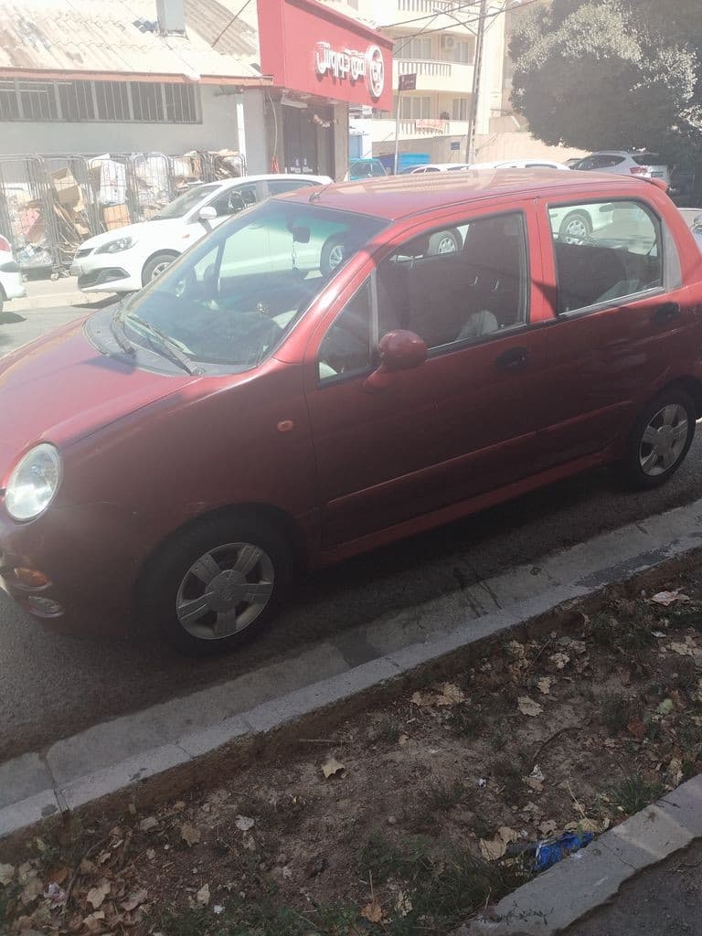 ام وی ام سه سیلندر آلبالویی - Image 1