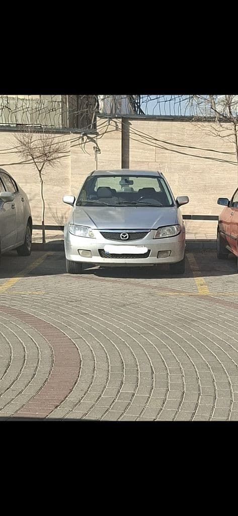 مزدا ۳۲۳ نقره ای - Image 1