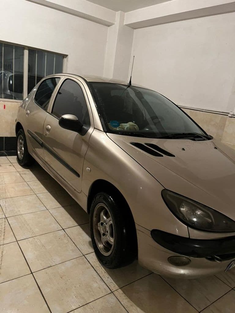 پژو 206 تیپ 2 مدل 82 - Image 1